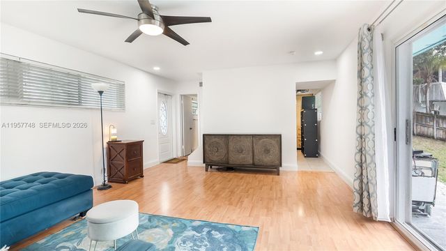 4081 NE 14th Ave, Oakland Park, FL 33334