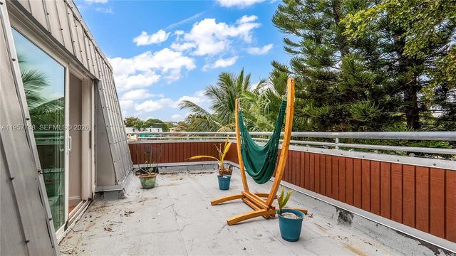 4081 NE 14th Ave, Oakland Park, FL 33334