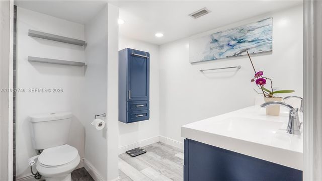 4081 NE 14th Ave, Oakland Park, FL 33334