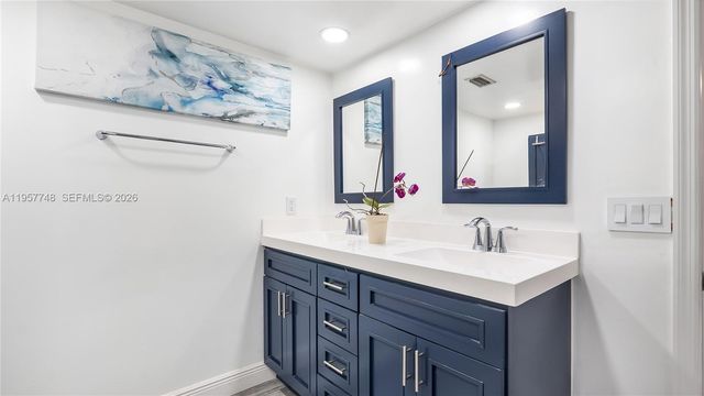 4081 NE 14th Ave, Oakland Park, FL 33334