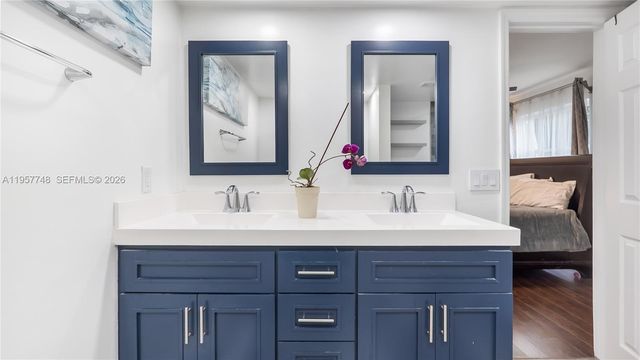 4081 NE 14th Ave, Oakland Park, FL 33334