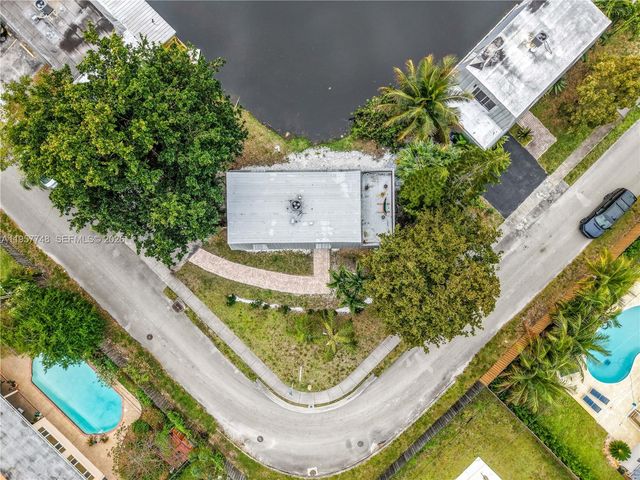 4081 NE 14th Ave, Oakland Park, FL 33334