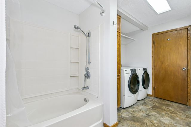 6900 W Hollywood, Wichita, KS 67215