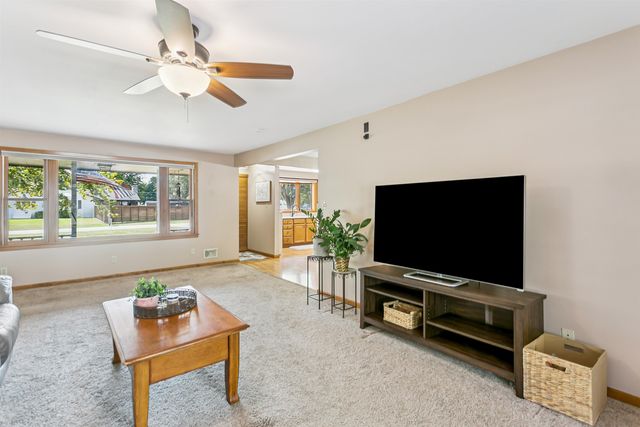 6900 W Hollywood, Wichita, KS 67215