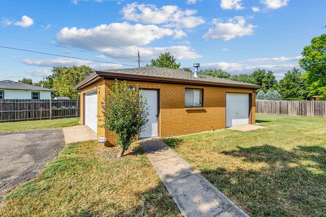6900 W Hollywood, Wichita, KS 67215