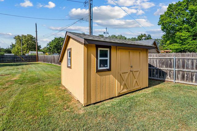 6900 W Hollywood, Wichita, KS 67215