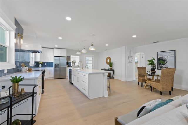 1610 15TH STREET N, St Petersburg, FL 33704