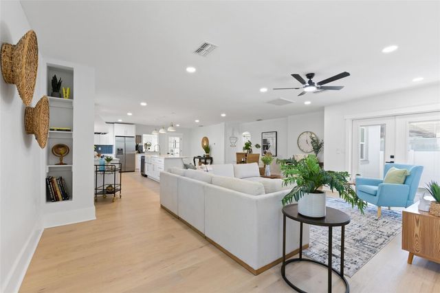 1610 15TH STREET N, St Petersburg, FL 33704