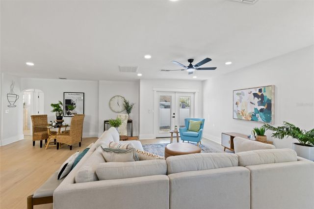 1610 15TH STREET N, St Petersburg, FL 33704