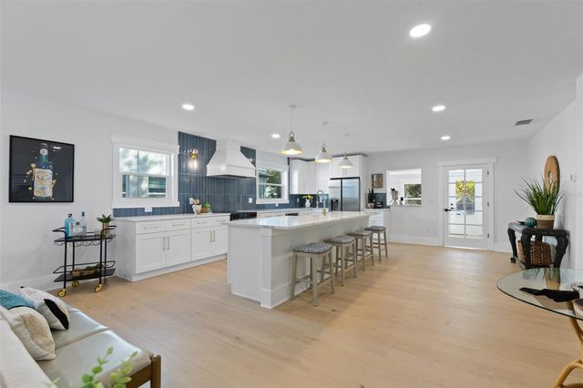 1610 15TH STREET N, St Petersburg, FL 33704