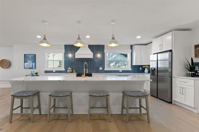 1610 15TH STREET N, St Petersburg, FL 33704