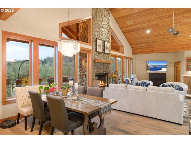 230 ANDERSON Ln, Roseburg, OR 97470