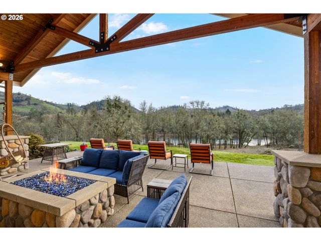 230 ANDERSON Ln, Roseburg, OR 97470