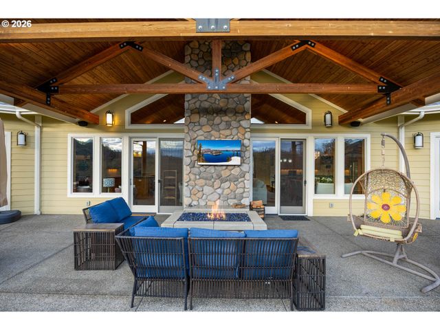 230 ANDERSON Ln, Roseburg, OR 97470