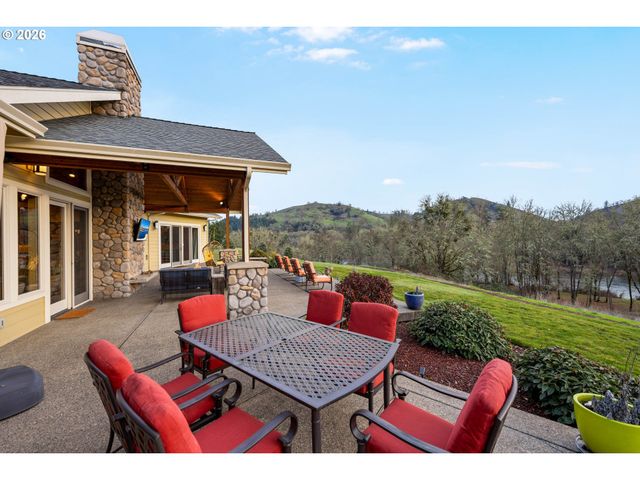 230 ANDERSON Ln, Roseburg, OR 97470