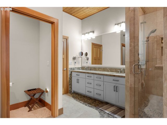 230 ANDERSON Ln, Roseburg, OR 97470