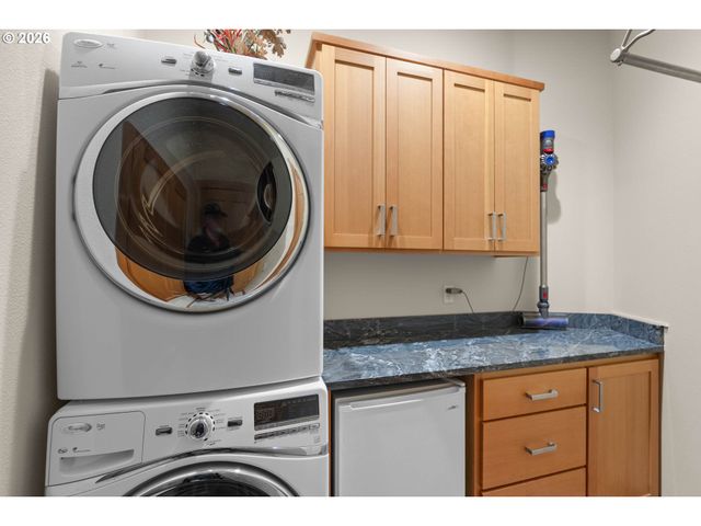 230 ANDERSON Ln, Roseburg, OR 97470