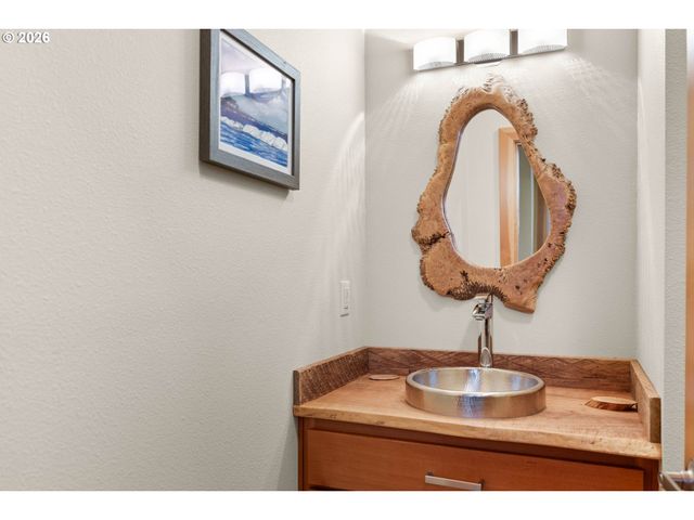 230 ANDERSON Ln, Roseburg, OR 97470