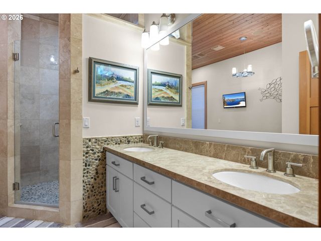 230 ANDERSON Ln, Roseburg, OR 97470