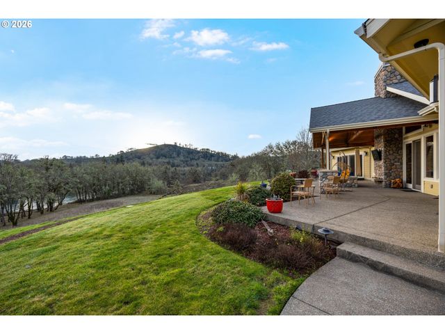 230 ANDERSON Ln, Roseburg, OR 97470