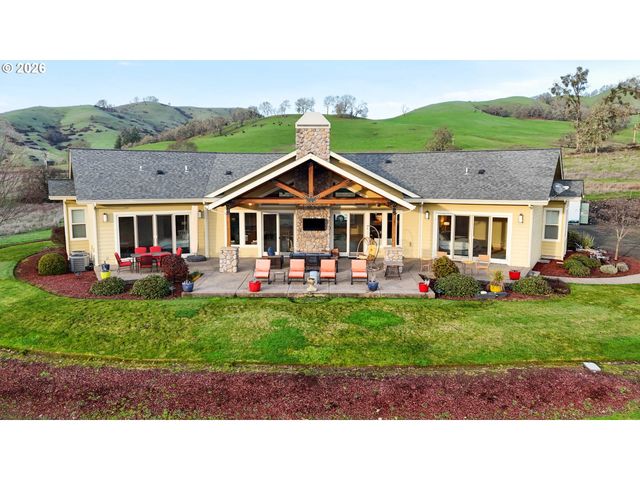 230 ANDERSON Ln, Roseburg, OR 97470