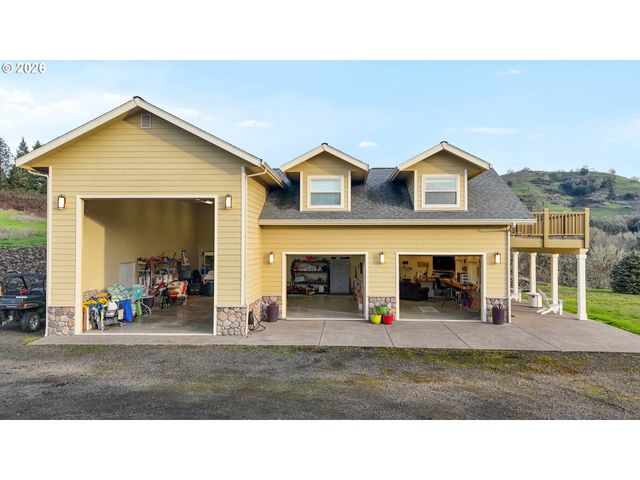 230 ANDERSON Ln, Roseburg, OR 97470