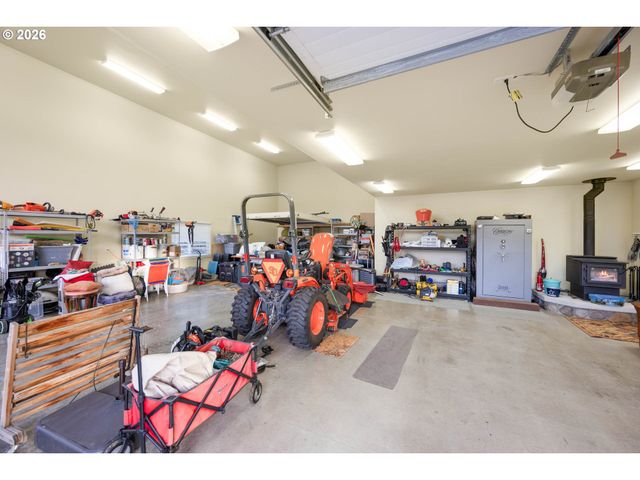 230 ANDERSON Ln, Roseburg, OR 97470