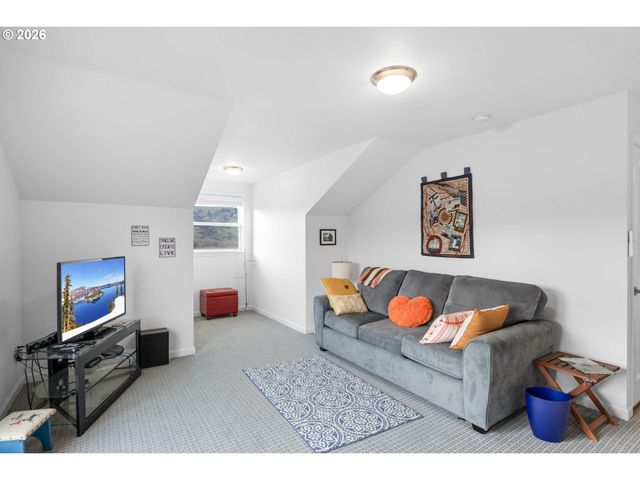 230 ANDERSON Ln, Roseburg, OR 97470