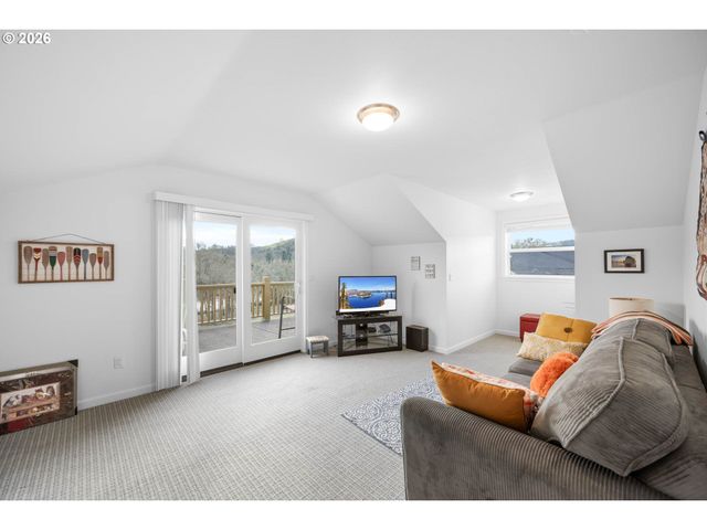 230 ANDERSON Ln, Roseburg, OR 97470