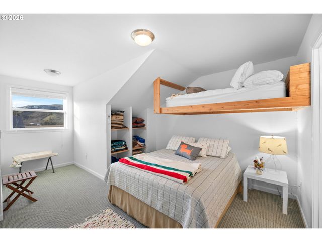 230 ANDERSON Ln, Roseburg, OR 97470