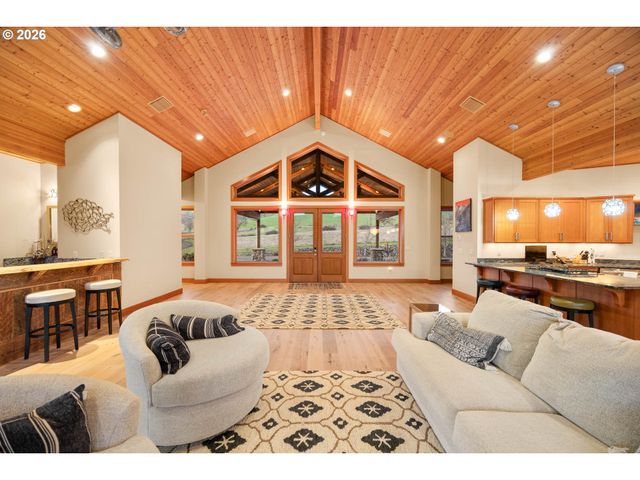 230 ANDERSON Ln, Roseburg, OR 97470