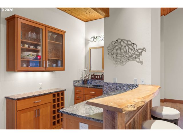 230 ANDERSON Ln, Roseburg, OR 97470