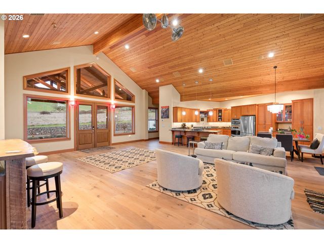 230 ANDERSON Ln, Roseburg, OR 97470