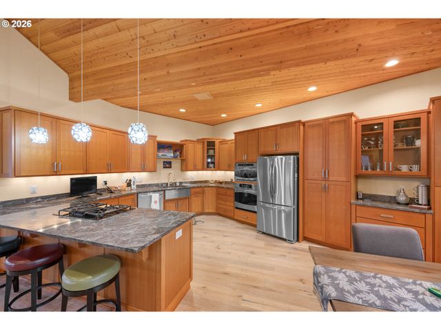 230 ANDERSON Ln, Roseburg, OR 97470