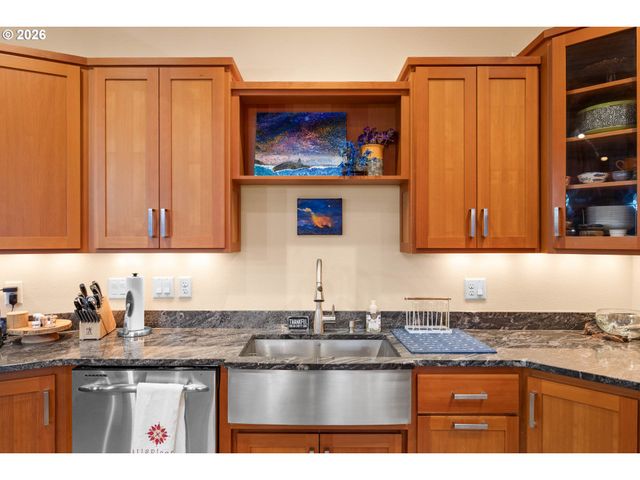 230 ANDERSON Ln, Roseburg, OR 97470