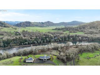 230 ANDERSON Ln, Roseburg, OR 97470