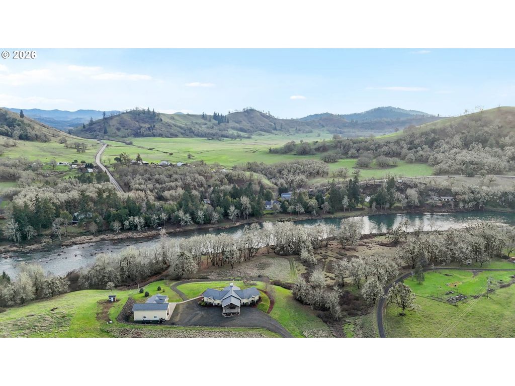 230 ANDERSON Ln, Roseburg, OR 97470