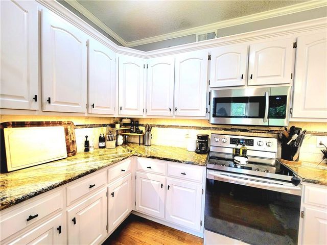 14712 W 70th Street, Shawnee, KS 66216