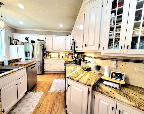 14712 W 70th Street, Shawnee, KS 66216