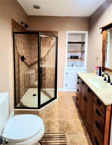14712 W 70th Street, Shawnee, KS 66216
