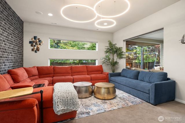22222 SE 39th Place, Sammamish, WA 98075