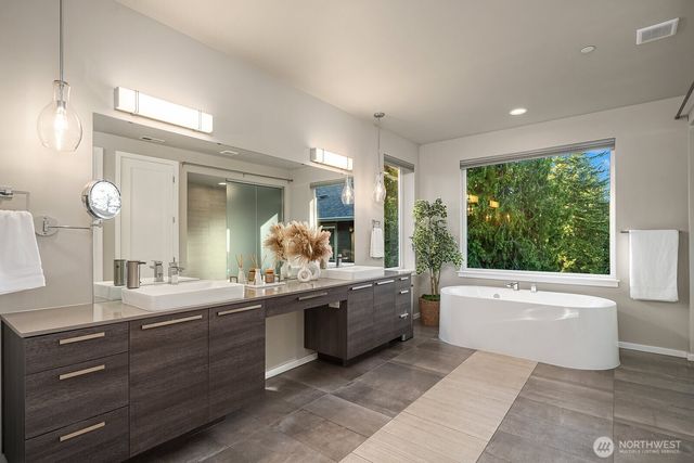 22222 SE 39th Place, Sammamish, WA 98075