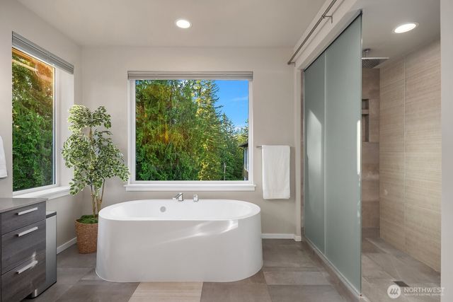 22222 SE 39th Place, Sammamish, WA 98075
