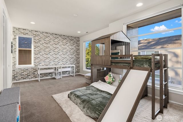 22222 SE 39th Place, Sammamish, WA 98075