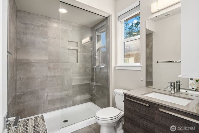 22222 SE 39th Place, Sammamish, WA 98075