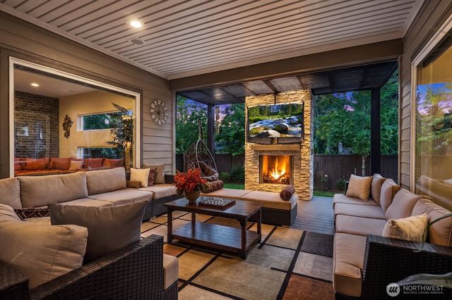 22222 SE 39th Place, Sammamish, WA 98075