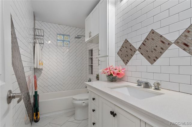 193 Gladys Avenue, Inglis, FL 34449