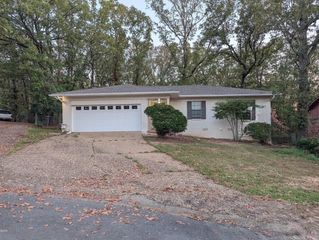 209 Creekwood Drive, Sherwood, AR 72116