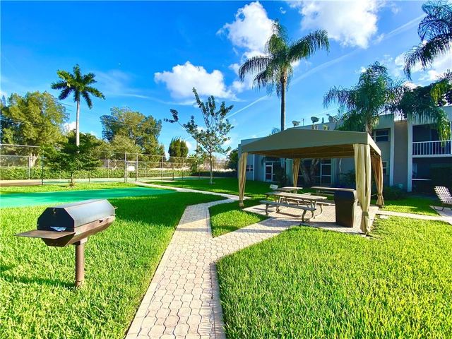 8506 OLD COUNTRY Manor 213, Davie, FL 33328