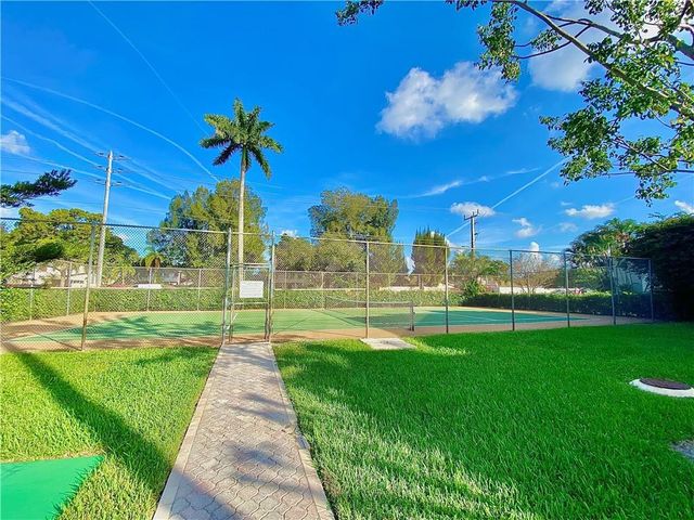 8506 OLD COUNTRY Manor 213, Davie, FL 33328